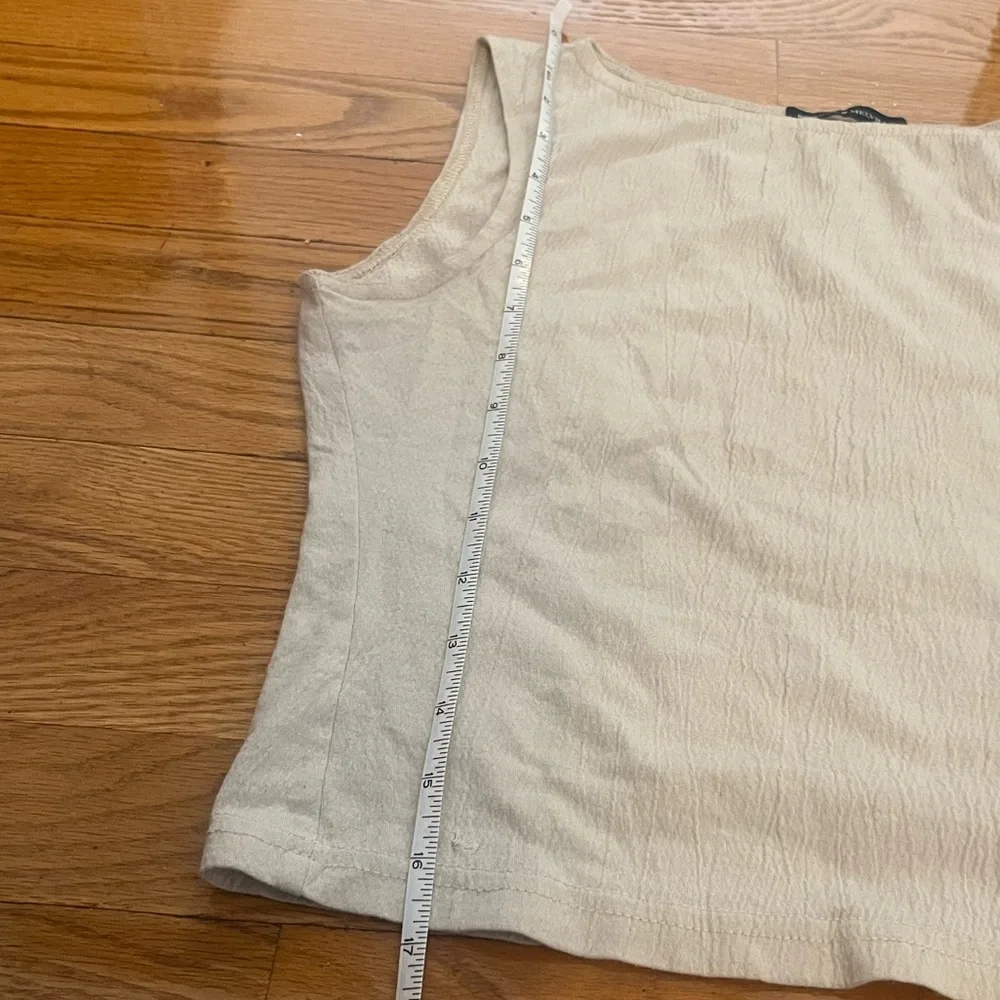 Brandy Melville cream textured high neck sleeveless tank top - Picture 6 of 7